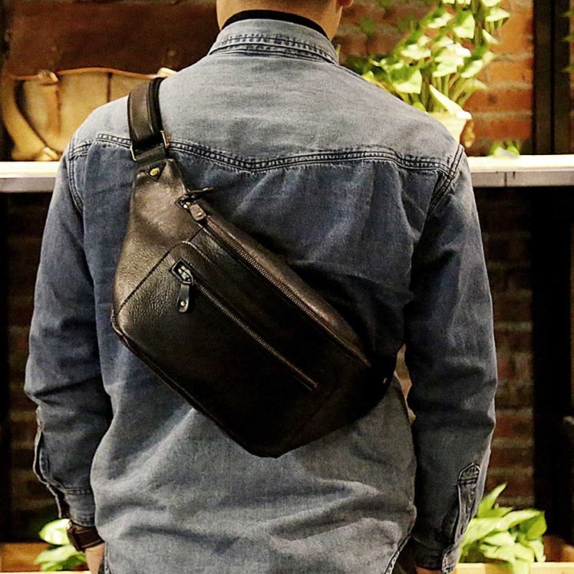 Borsetă din piele Valmio Alder